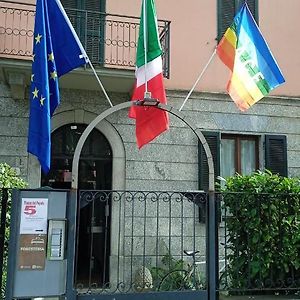Gira Guest House